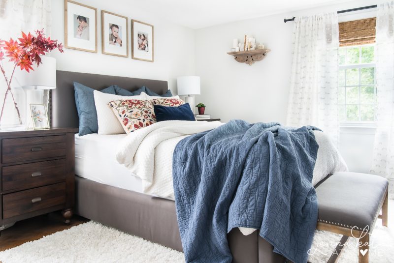 easy-cozy-fall-bedroom-decor-1-800x535.jpg