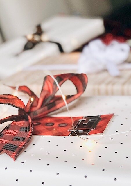 5 Secrets To Pretty Gift Wrapping.jpg