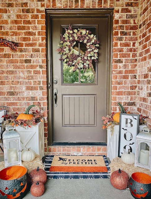 How To Easily Decorate Your Front Porch For Halloween | She Gave It A Go