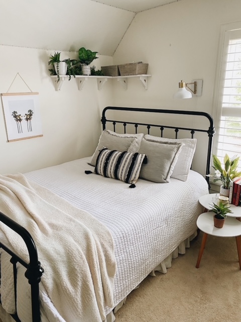 Welcome Home Saturday by popular Alabama lifestyle blog, She Gave It A Go: image of a neutral teen girl bedroom. 