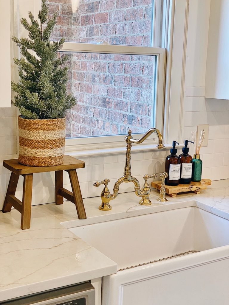Modern Farmhouse Winter Home Tour featured by top AL lifestyle blogger, She Gave It A Go.