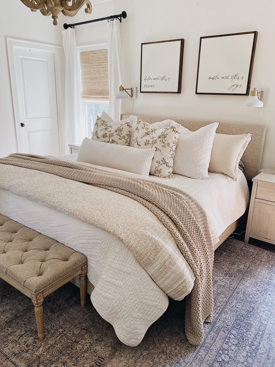 Neutral, layered bedding 🤎🥥  Neutral bedroom decor, Cream and