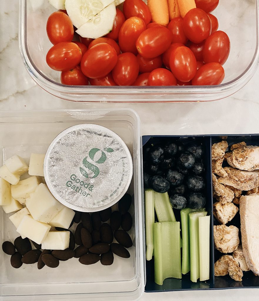 easy lunch box idea that includes chicken, fruit and vegetables