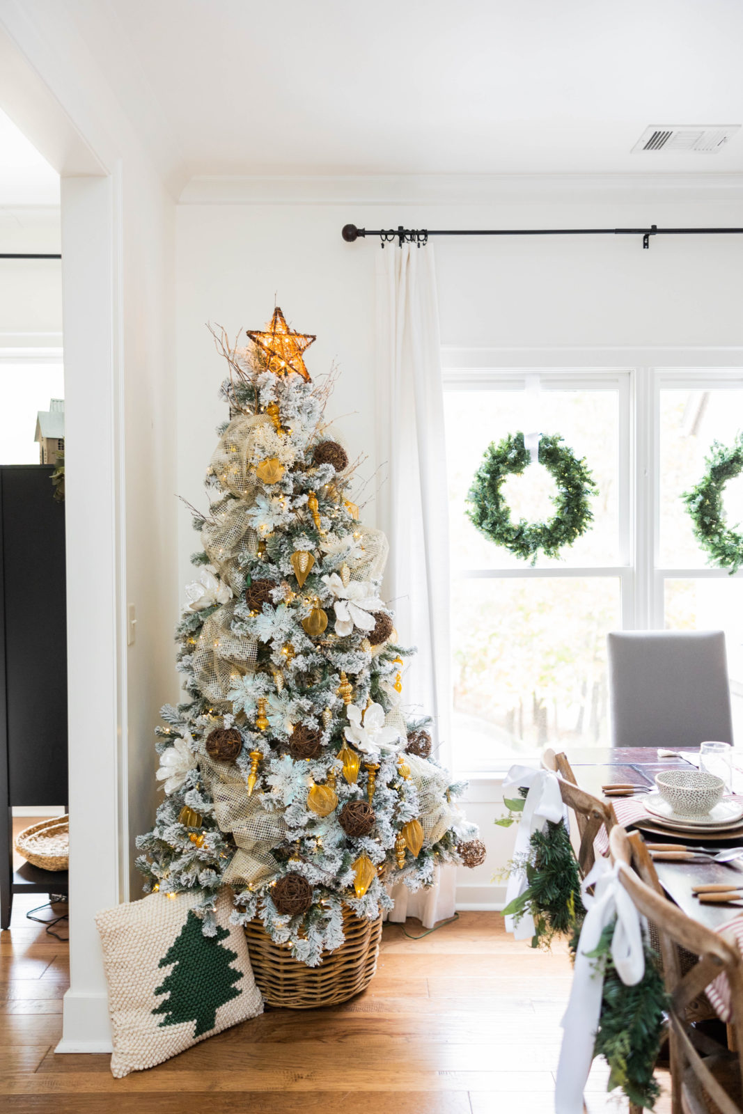 7 Inspiring Christmas Tree Decorating Ideas | She Gave It A Go