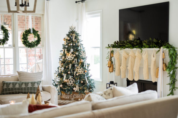 How To Use Winter Greenery In Your Home (Indoor And Outdoor Ideas ...