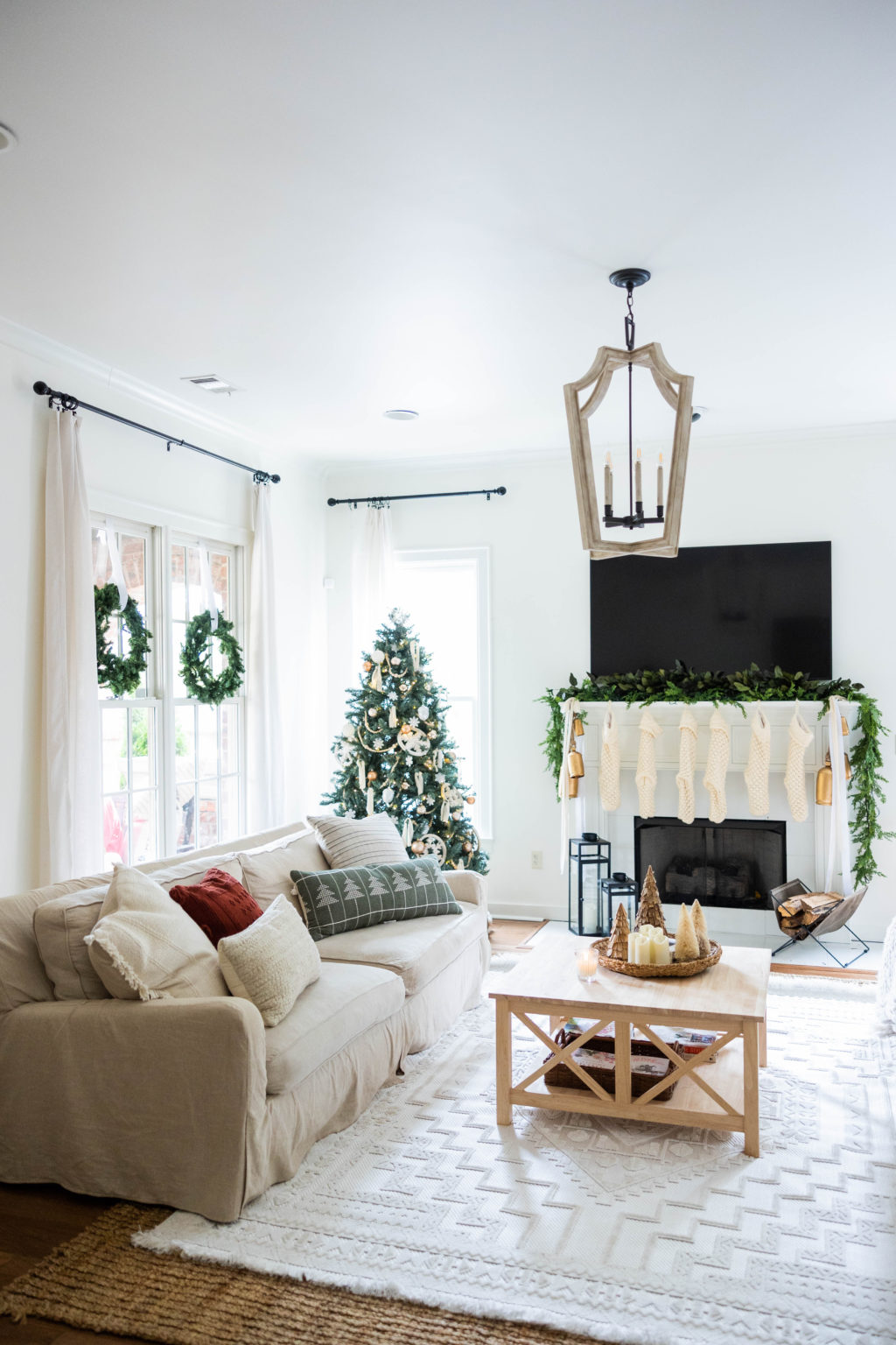 Christmas Home Tour 2022: Entryway, Living Room, and Dining Room | She ...