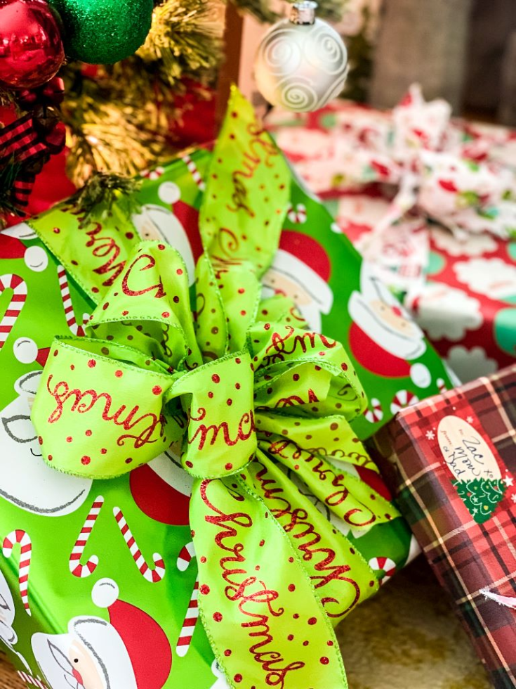 9 Amazing Holiday Gift Wrap Ideas (To Try In 2022)