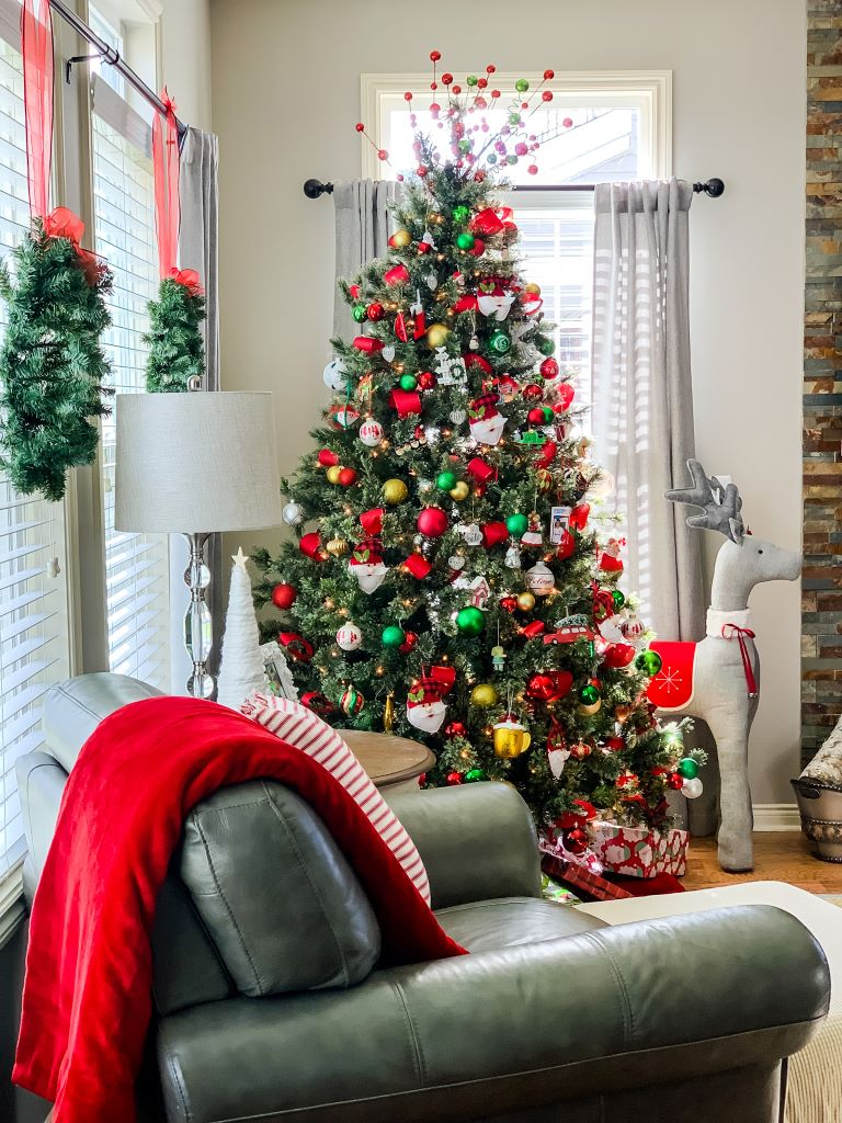 How To Turn Your Ordinary Christmas Tree Into Extraordinary | She Gave ...