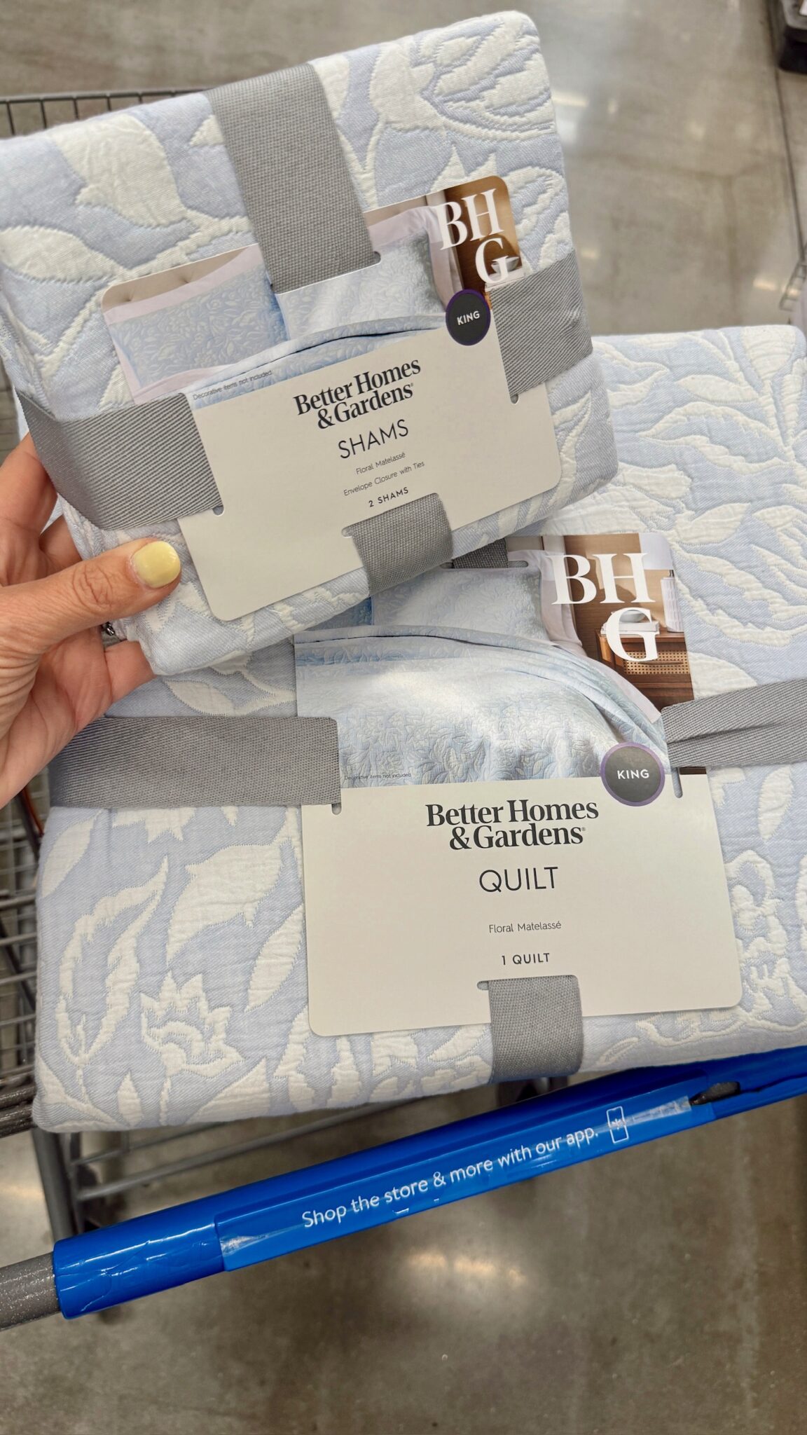 Walmart Decor: Sham + quilt close up